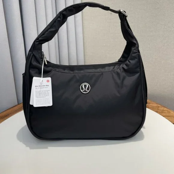 lululemon - 専用です！Lululemon バッグ 黒 マットベルト付き 美品 lululemon☆New Parent Backpack 17L マザーズバッグ マット付き